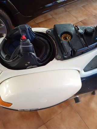 Vespa Cosa 200cc Beige. MOTOR CON 2.000 kms.