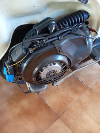 Vespa Cosa 200cc Beige. MOTOR CON 2.000 kms.