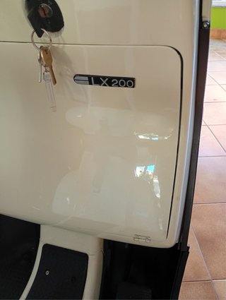 Vespa Cosa 200cc Beige. MOTOR CON 2.000 kms.