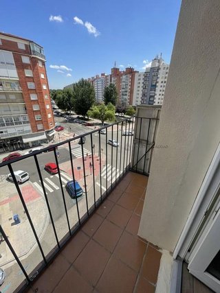 Piso en alquiler en Plaza España - Villa Pilar - Reyes Católicos - Vadillos en Burgos