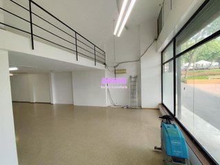 Local comercial en venta en Montigalà -Sant Crist en Badalona