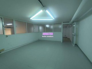 Local comercial en venta en Montigalà -Sant Crist en Badalona