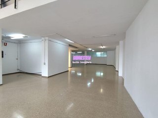 Local comercial en venta en Montigalà -Sant Crist en Badalona