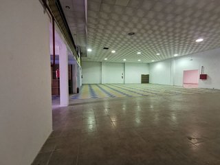 Nave industrial en venta en Palacio de Congresos - Urbadiez - Entrepuentes en Sevilla