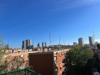 Piso en alquiler en Valdezarza en Madrid