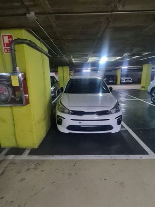 Garaje en venta en Can Serra en Hospitalet de Llobregat, L´