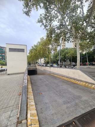 Garaje en venta en Can Serra en Hospitalet de Llobregat, L´