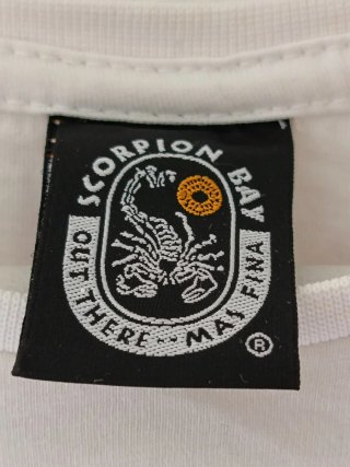 T-shirt bianca con stampa scorpione