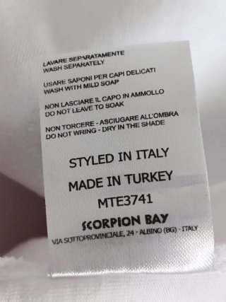 T-shirt bianca con stampa scorpione