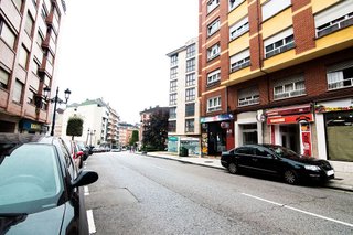 Local comercial en alquiler en Milán - Pumarín - Teatinos en Oviedo