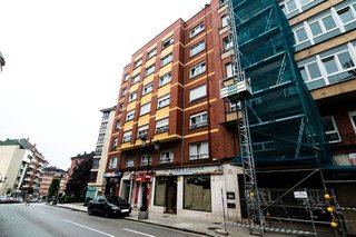 Local comercial en alquiler en Milán - Pumarín - Teatinos en Oviedo