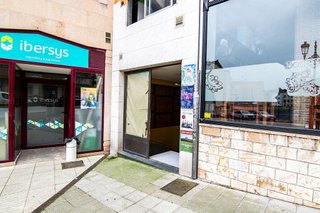 Local comercial en alquiler en Milán - Pumarín - Teatinos en Oviedo