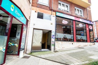 Local comercial en alquiler en Milán - Pumarín - Teatinos en Oviedo