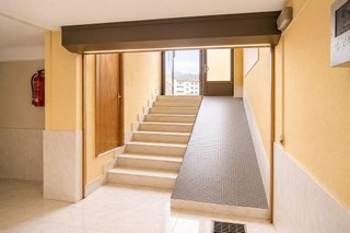 Local comercial en alquiler en Milán - Pumarín - Teatinos en Oviedo