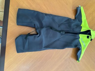 Neopreno Billabong niño talla 6
