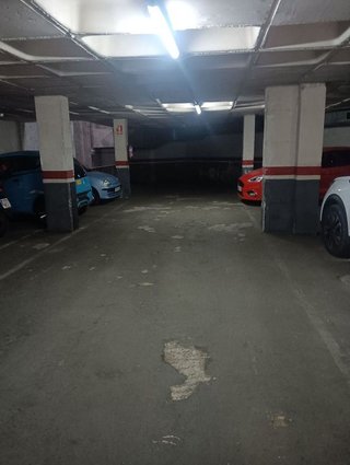 Garaje en venta en Les Planes en Hospitalet de Llobregat, L´
