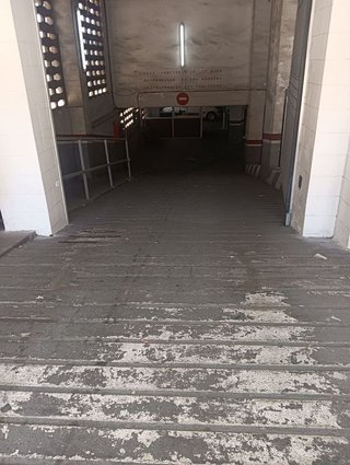 Garaje en venta en Les Planes en Hospitalet de Llobregat, L´