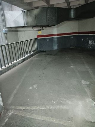 Garaje en venta en Les Planes en Hospitalet de Llobregat, L´