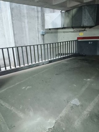 Garaje en venta en Les Planes en Hospitalet de Llobregat, L´
