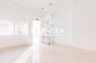 Local comercial en venta en Plaza de Toros - Santa Rita en Almería