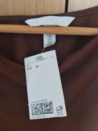 Top drapeado con cuentas. H&M. Talla M. Nuevo.