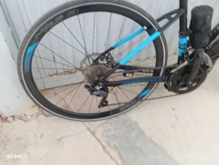 Bicicleta Eléctrica Giant Road-E Negra