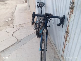 Bicicleta Eléctrica Giant Road-E Negra