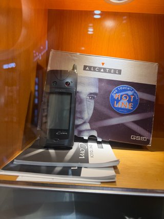 Alcatel OneTouch 1ºTELEFONO TACTIL de la  historia