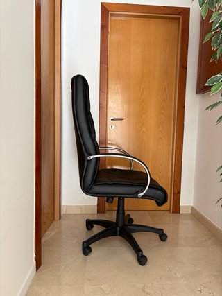 Sillón de oficina negro