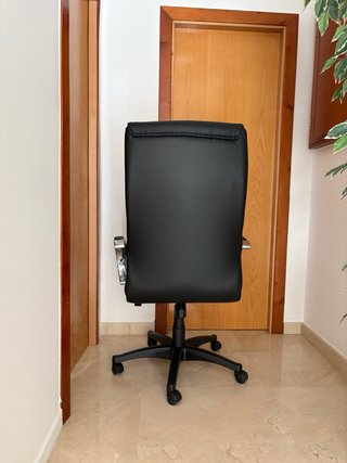 Sillón de oficina negro