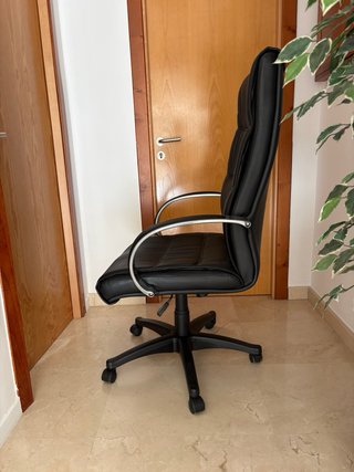 Sillón de oficina negro