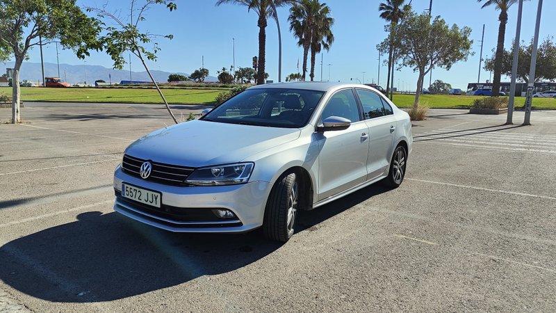 Volkswagen Jetta 2015 - foto 1