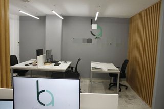 Oficina en alquiler en La Buhaira en Sevilla