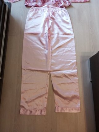 Pijama satinado rosa floral