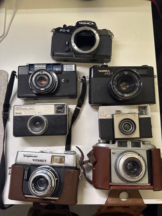 Confezione di 4 fotocamere analogiche Kodak, Konica, Voigtland