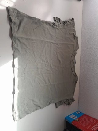 Camiseta Zara verde con volantes