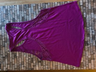 Camiseta tirantes encaje morada