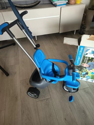 Triciclo infantil con pedales y sombrilla