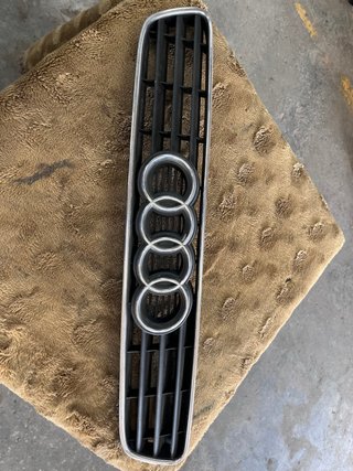 Rejilla frontal Audi 8L
