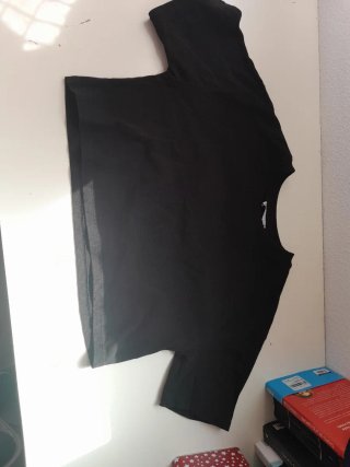 Camiseta negra básica corta