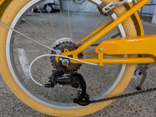 Bicicleta infantil amarilla