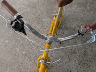 Bicicleta infantil amarilla
