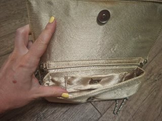 Pochette Carpisa Beige con catenella argentata