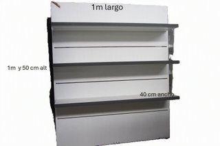 Mueble expositor de pared con estantes