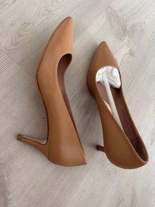 Zapatos de tacón beige talla 38