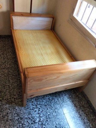 Cama infantil de madera