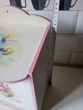 Mueble de madera para muñecas