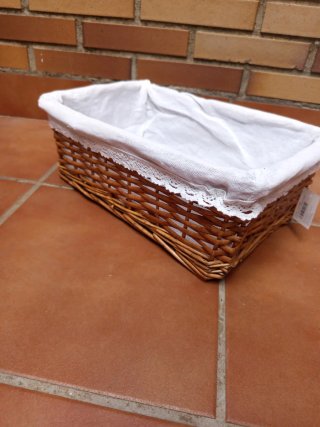 Cesta mimbre color miel con tela blanca