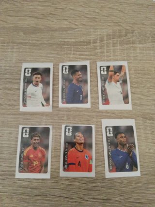 Cromos de fútbol: Lamine Yamal, Saliba, Van Dijk