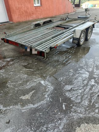 Se vende remolque portacoches 2 ejes galvanizado